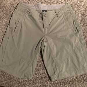 Kuhl Womens Size 0 Khaki Green Spire Hiking Walking Shorts Zippered Pockets! SPF